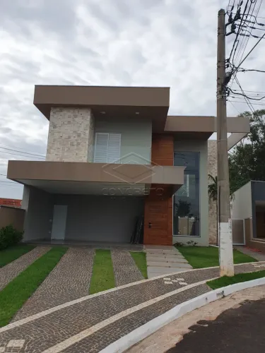 Casa de Alto Padrão com Piscina e Lareira no Condomínio Quinta Ranieri Green