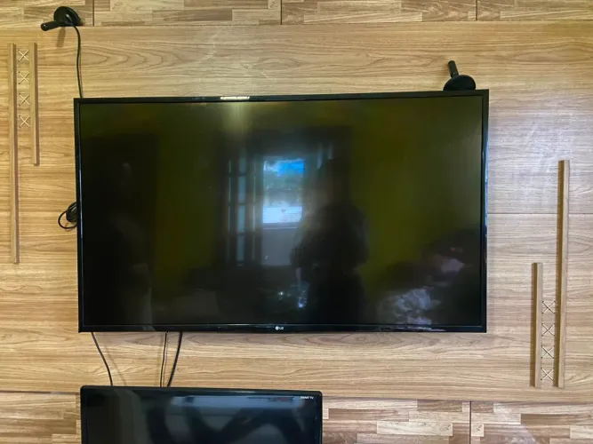 TV LED LG 49 POLEGADAS COM DEFEITO 