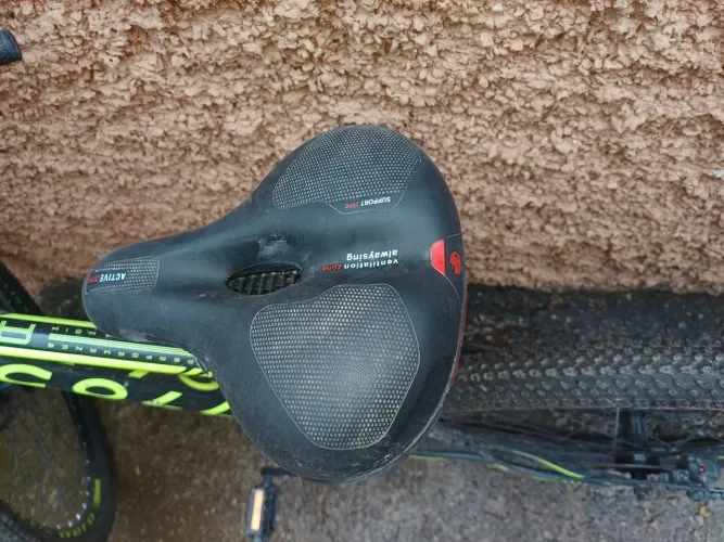 Bicicleta aro 29, 21 marchas câmbio shimano. Disco de freio mas duas rodas. 