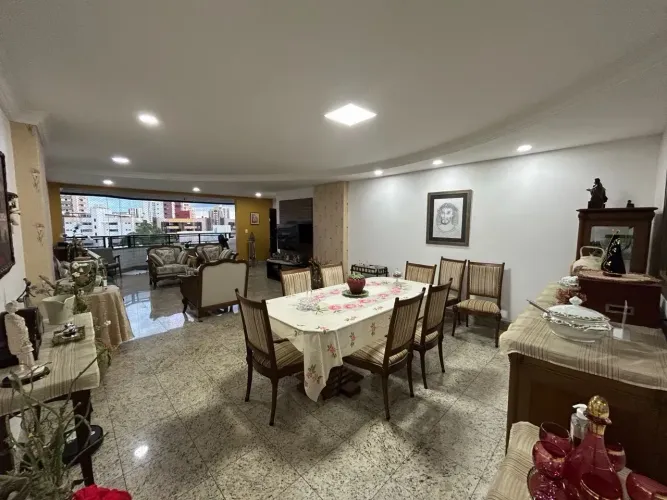 Ed. Erasmo Neves | Renascença II | 220m² | 3 Suítes | Varandão | Prédio Reformado