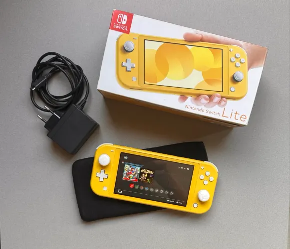 Nintendo switch lite + acessórios e (preço negociável)