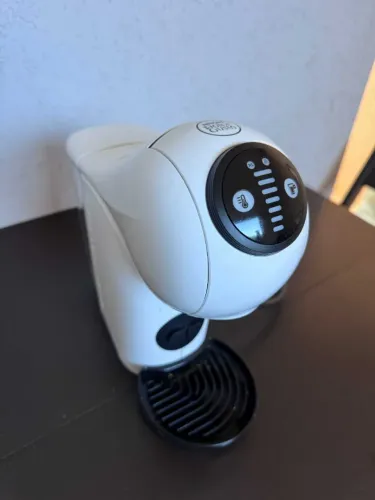 Máquina de Café Nescafé Dolce Gusto Genio S Plus - Pouco Usada