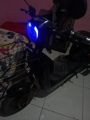 Bicicleta elétrica preta