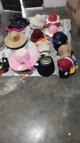Vendo Lote de Chapéus