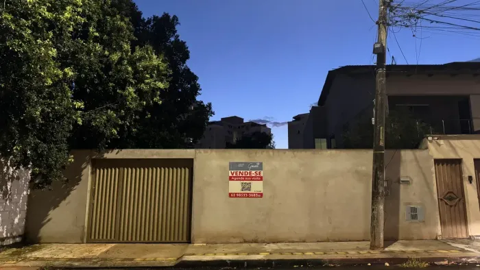 Lote 220m² Plano no Goiânia 2 Murado, com Portão, Projeto Pronto e Localização Privilegia