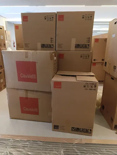 Vendo caixa vazia para mudança