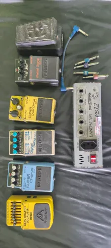 Kit Completo de Pedais para Guitarra e Baixo + Fonte e Cabos
