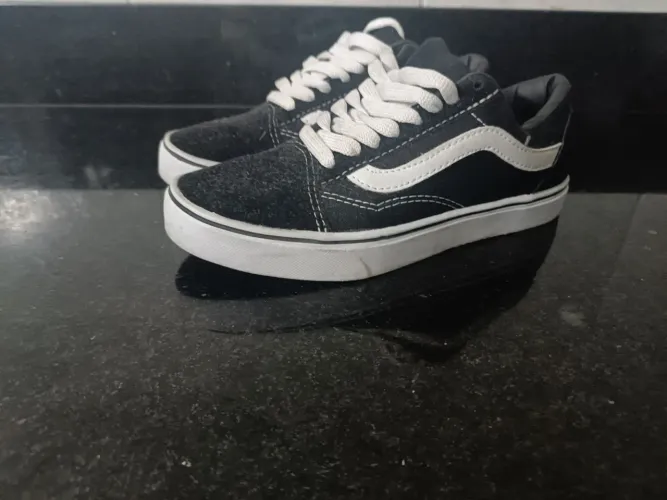 Tênis Estilo Casual Preto e Branco - Número 35 (Pouco Uso)