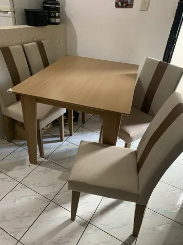 Mesa 4 cadeiras