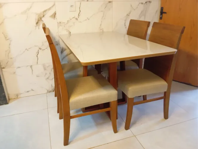Mesa nova 4 lugares