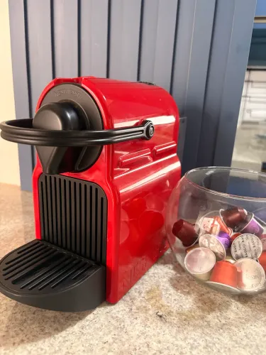 NESPRESSO INISSIA + 19 cápsulas