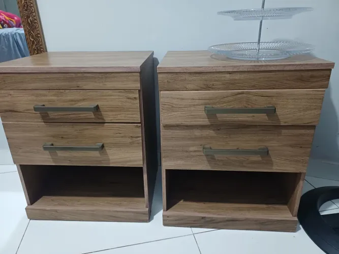 2 mesas de cabeceira para quarto