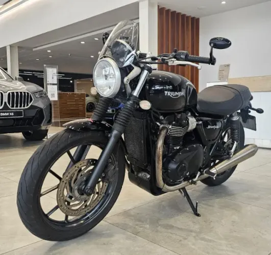 TRIUMPH STREET TWIN 2016