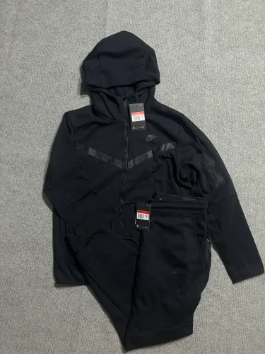 Conjunto Nike Tech Fleece 