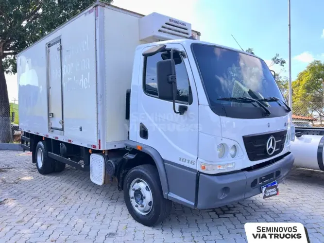 Caminhão 3/4 Baú Refrigerado Mercedes Accelo 1016 2021 4x2 Revisado e com garantia 3 meses