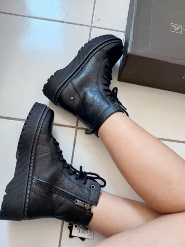 Bota coturno feminino em couro legítimo 