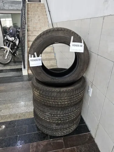 pneus bridgestone265/60R18 pouco usados