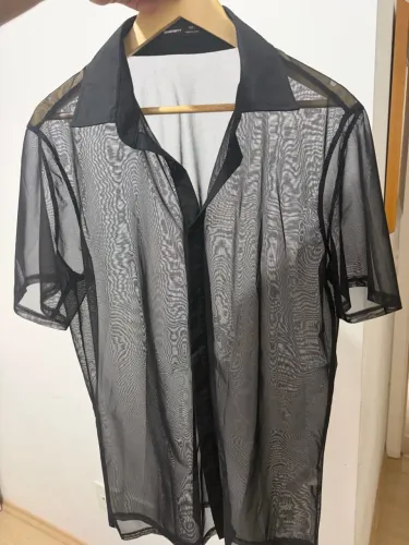 Camisa aberta e transparente preta