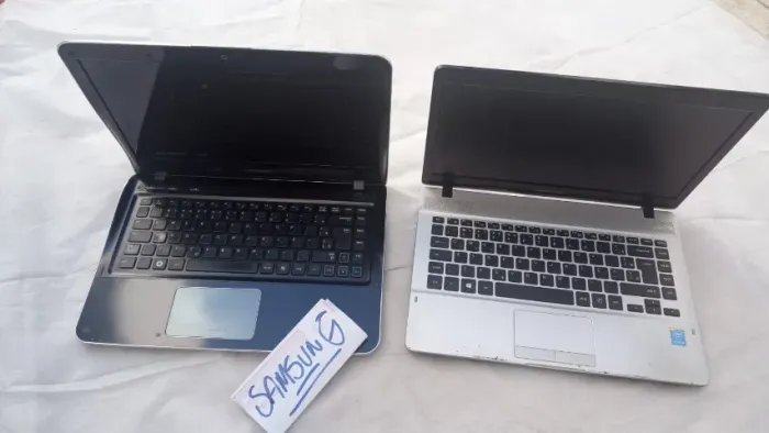 Notebook Samsung tamanho 14 polegadas sem placa mãe Venda pra peças nao funciona.