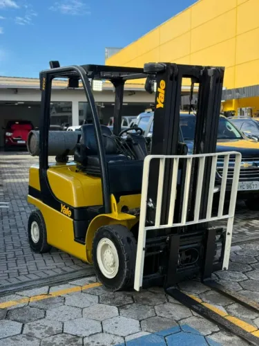Empilhadeira GLP Yale 50vx  Ano 2011 Torre triplex 4,76 Estado de zero