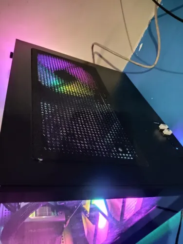 PC GAMER *2 MESES DE USO* *Ryzen 5 5500 + RX 7600*