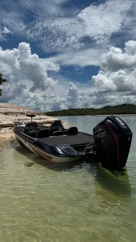 Lancha Mega Bass - Mercury 200hp