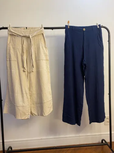 Duas calças tipo pantalona