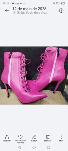 Bota rosa em couro, feita a mão