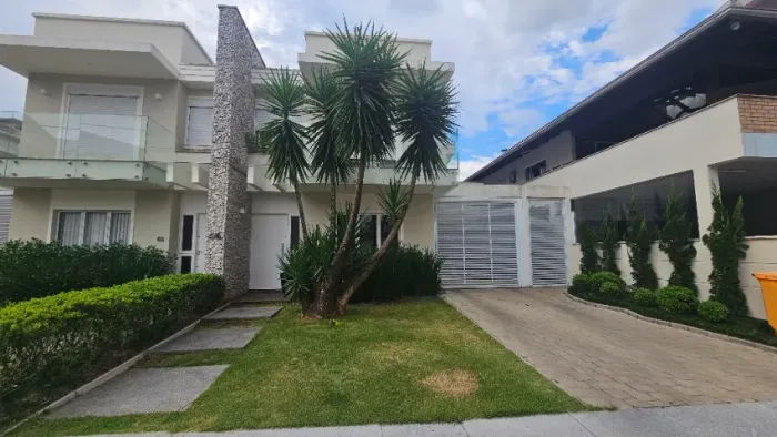SOBRADO GEMINADO NO CORAÇÃO DE POMERODE - SC