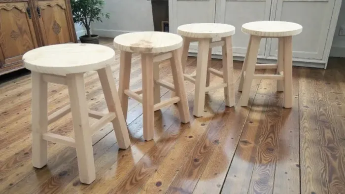 Banquetas tipo mocho com ou sem pintura, novas. Todas de madeira maciça eucalipto e altura