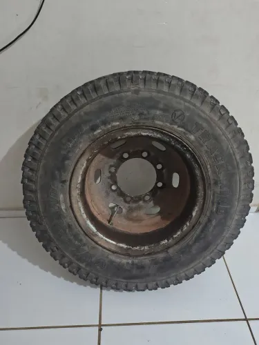 Pneus em ótimo estado 