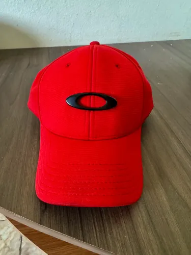 BONÉ OAKLEY TINCAN, ORIGINAL, TAMANHO L/XL,  VERMELHO