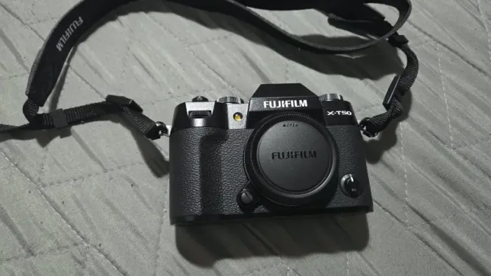 Camera Fujifilm x-t50 com lente Viltrox 25mm f1.7