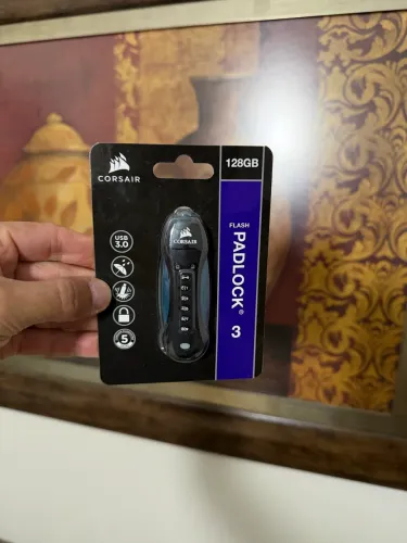 Flash Padlock Corsair 128GB - Segurança dos Dados