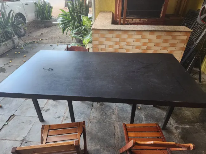 Vendo mesa grande de madeira