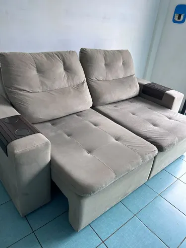 Sofá de luxo retrátil e reclinável em Suede bege entrego