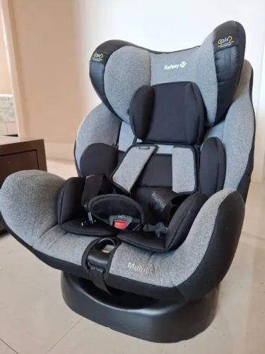 Cadeirinha Safety 1st com Isofix