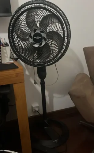 Ventilador de coluna turbo Britânia, 180 reais cada um
