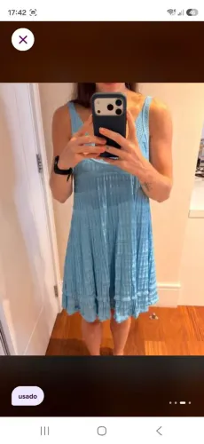 Lindo vestido de tricô azul