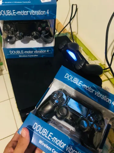Ps4-1TB-3controles-10jogos+