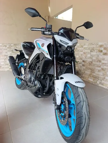 Vendo mt03 com stunt race instalado nova com 5.000 km só