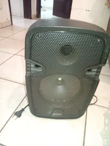 Caixa de som via bluetooth em com carregador, microfone. Interessado chama no pv