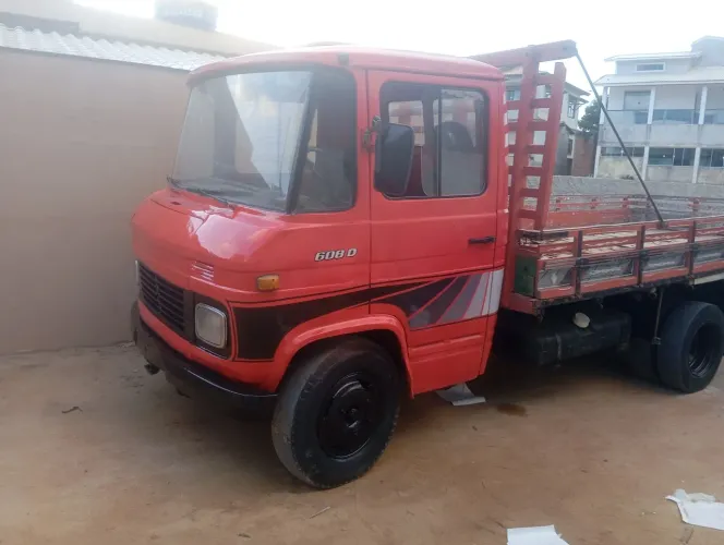 Vendo 608 caminhão bom para trabalhar