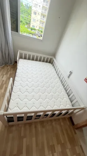Cama Montessoriana e Colchão Solteirão (tamanho de um casal pequeno)