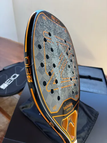 VENDO RAQUETE DE BEACH TENNIS RAGNAROK URUZ ZEIQ - CARBONO 18K 