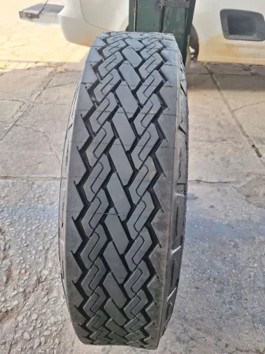 Pneu 900x20 Goodyear (reformado