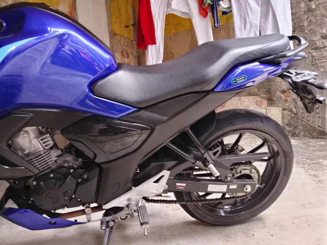 Moto fz15