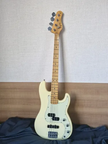Baixo Tagima TW-65