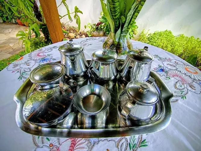 CONJUNTO PARA CHÁ E CAFÉ EM INOX BULES, BANDEJA E POTES