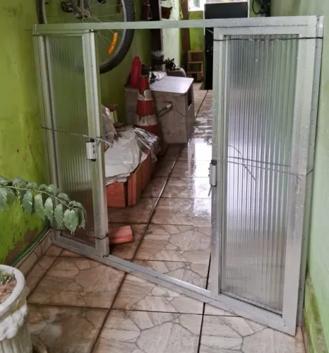 Vendo janela de alumínio de 1.50m x 1.26m.